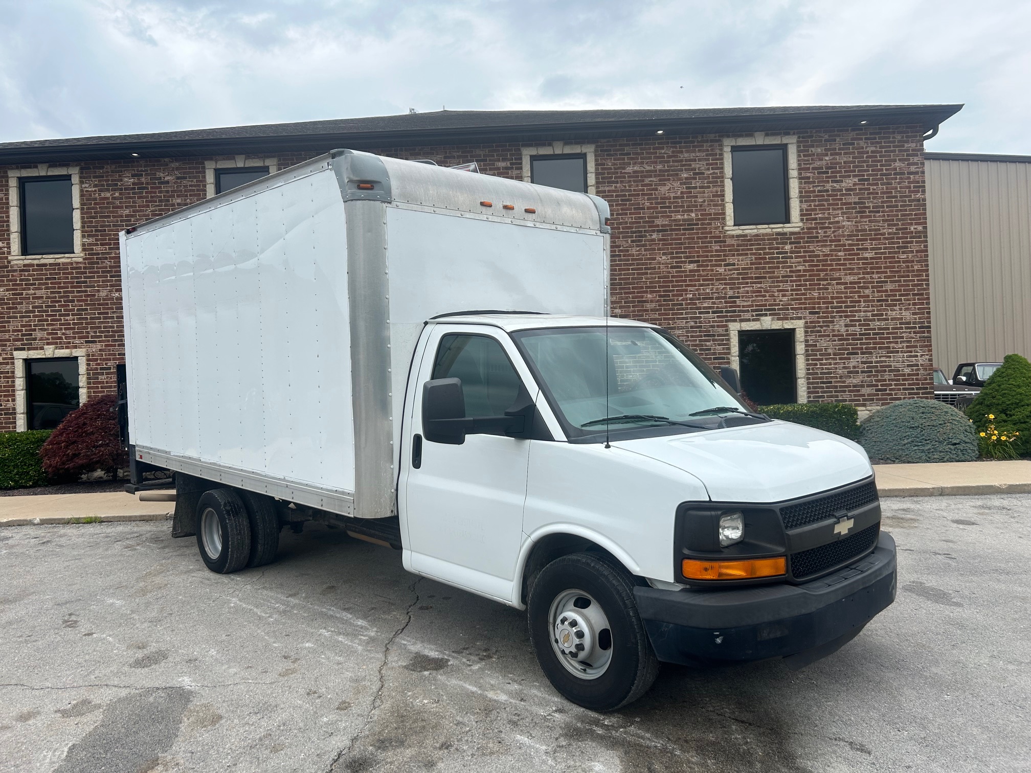 2015 Chevrolet Express Cutaway Base's photo