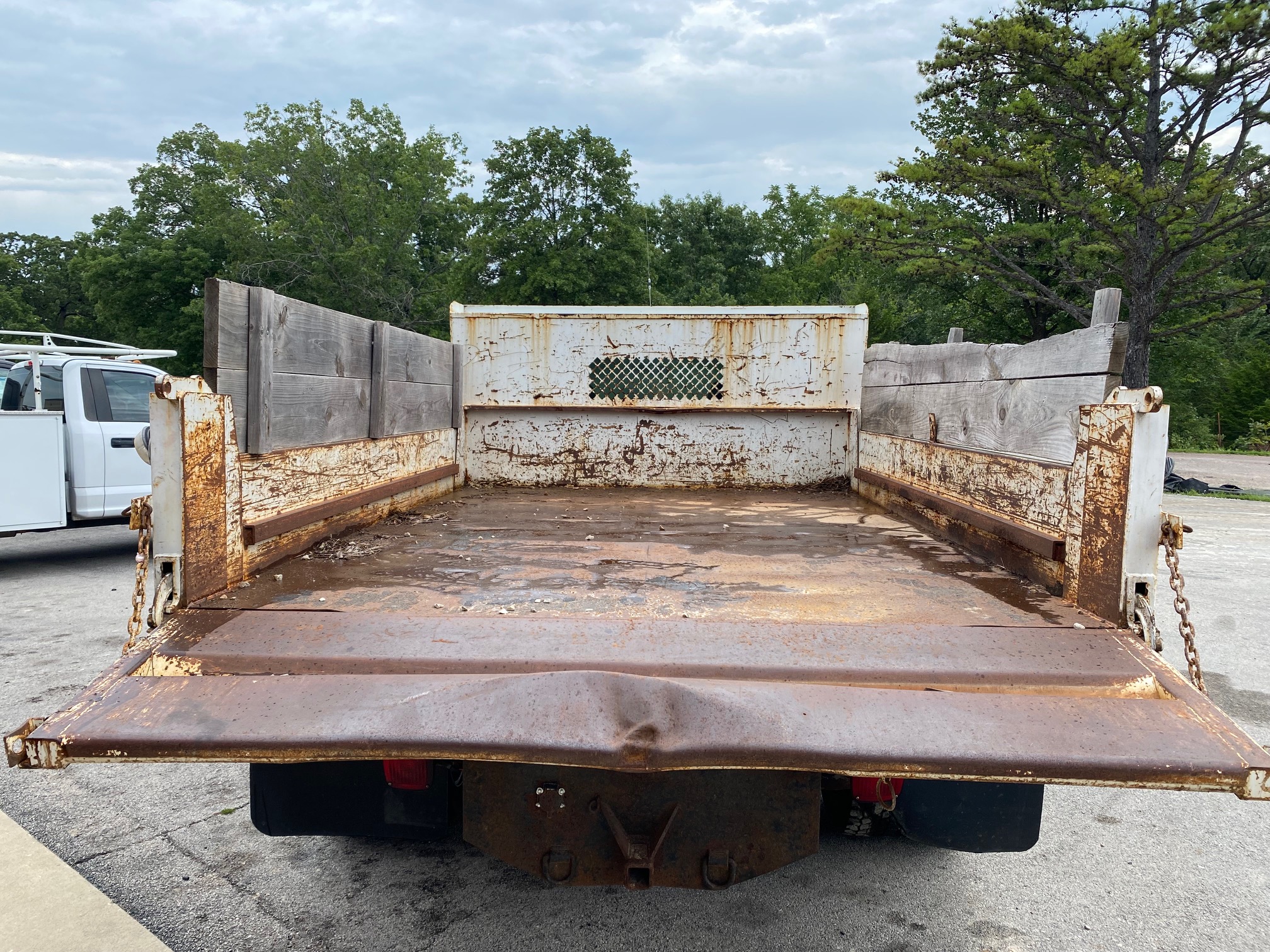 2005 Ford F-550 - Photo 6