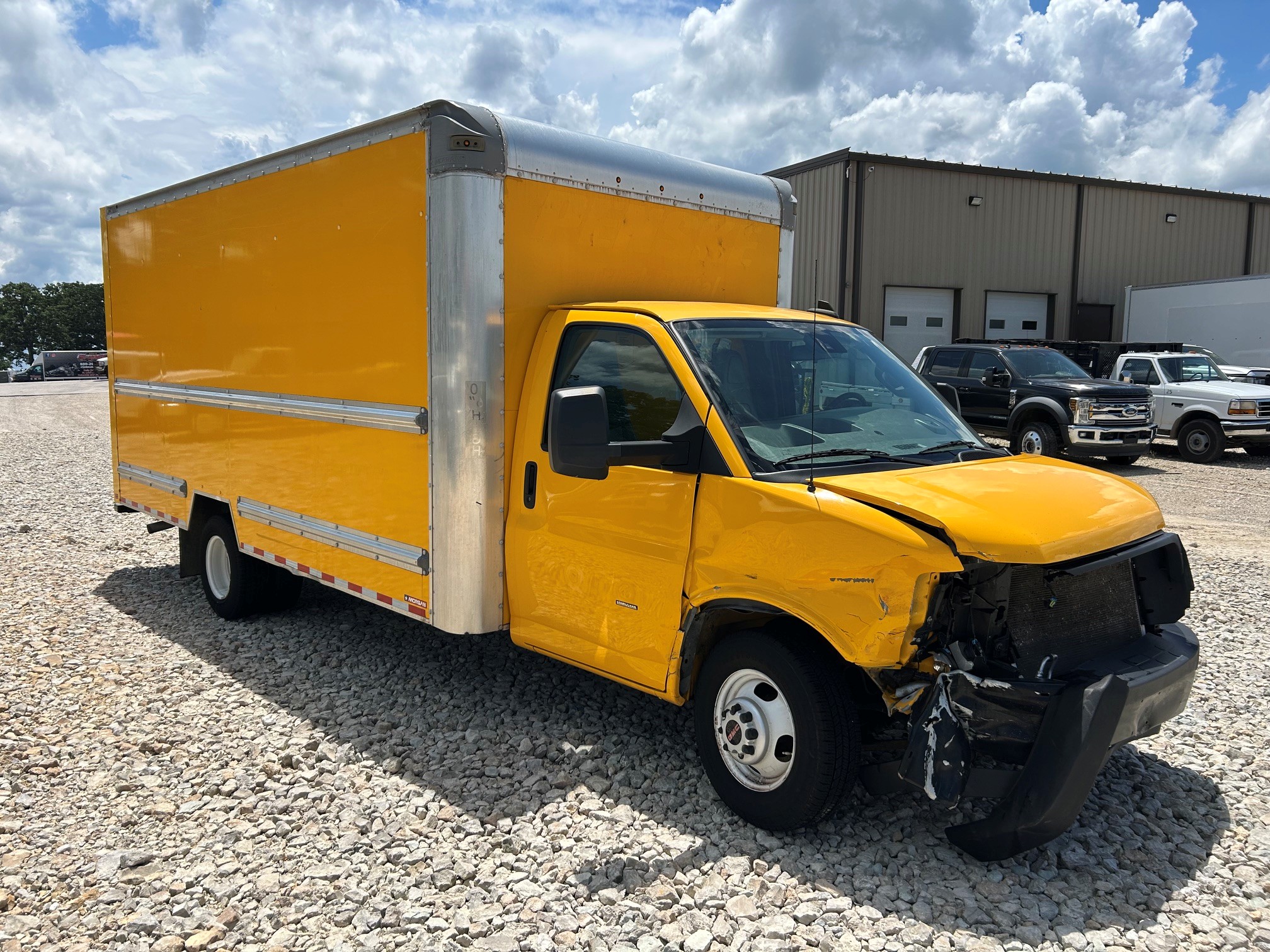 2022 GMC Savana Cutaway