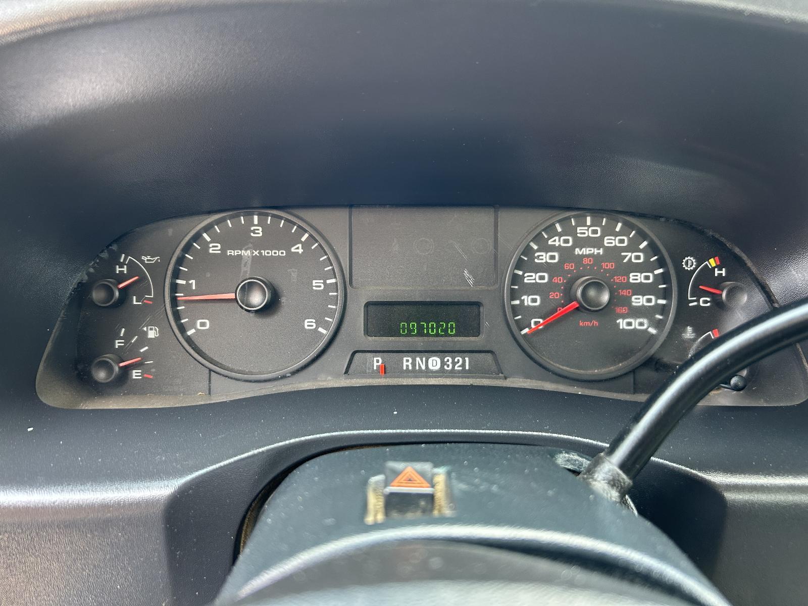 2005 Ford F-550 - Photo 11