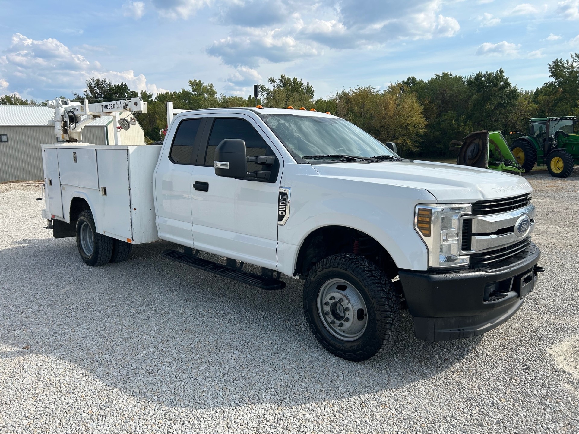 2017 Ford F-350 Super Duty Chassis Cab XL